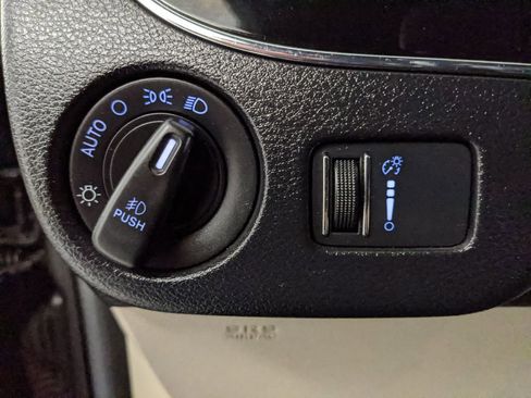 Used 2019 Dodge Grand Caravan SXT FWD image 15
