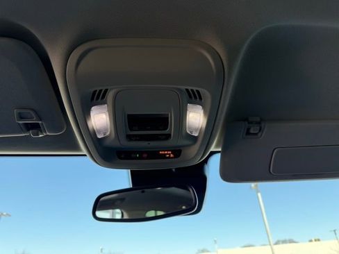 Used 2022 Buick Envision Essence w/ Safety Package image 16