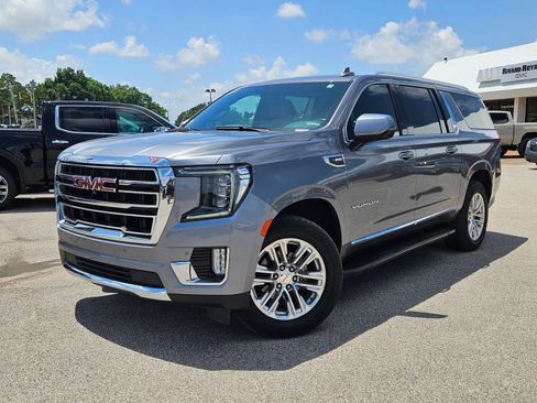 Used 2022 GMC Yukon XL SLT w/ SLT Premium Package AWD/4WD image 1
