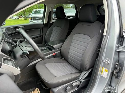 Certified 2024 Ford Edge SE w/ Black Appearance Package image 12