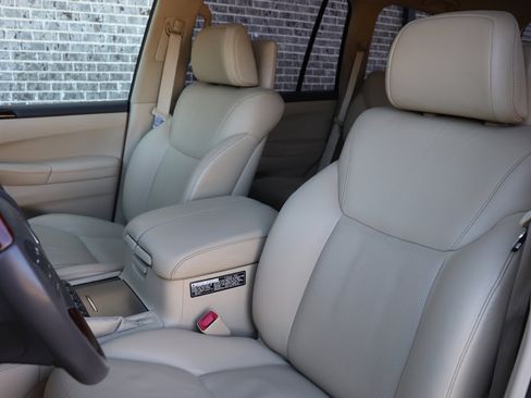 Used 2013 Lexus LX 570 4WD image 57