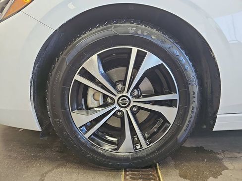 Used 2023 Nissan Sentra SV FWD image 34