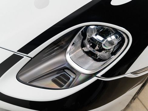 Used 2015 Porsche 918 Spyder image 6