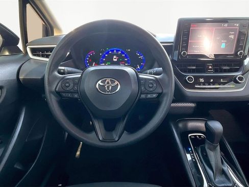 Used 2022 Toyota Corolla LE image 5