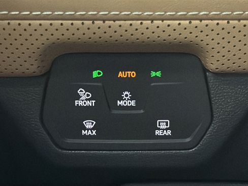 Used 2024 Volkswagen Atlas Cross Sport SEL R-Line AWD/4WD image 32