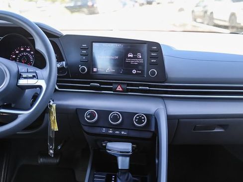 Certified 2023 Hyundai Elantra SE FWD image 14
