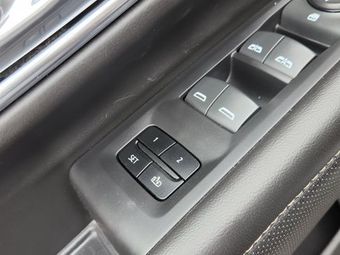 Used 2024 GMC Yukon SLT AWD/4WD image 25