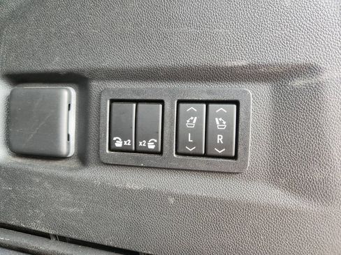 Used 2022 GMC Yukon SLT w/ SLT Premium Package AWD/4WD image 35