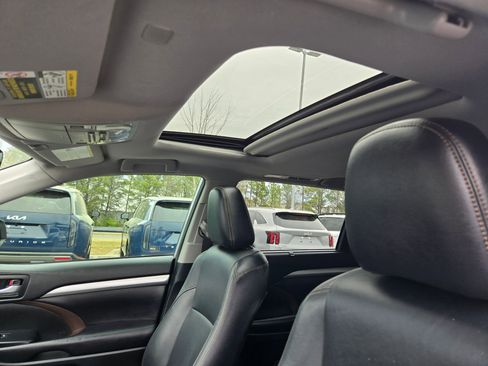 Used 2019 Toyota Highlander XLE image 25