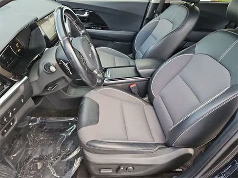 Used 2022 Kia Niro EX image 17