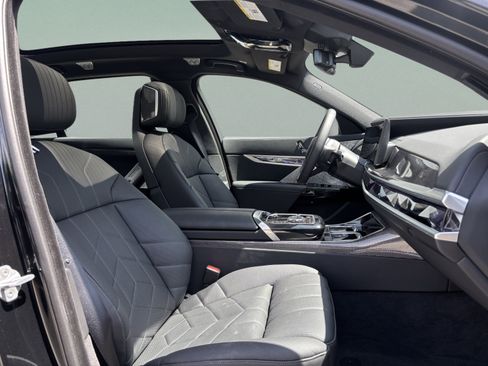 Used 2025 BMW i7 eDrive50 w/ M Sport Package RWD image 21