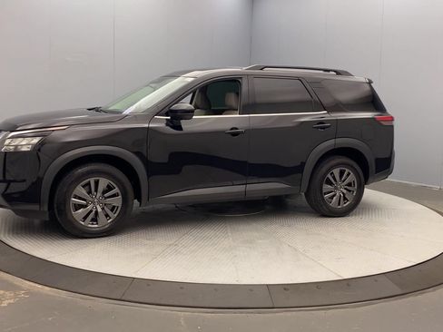Used 2023 Nissan Pathfinder SV AWD/4WD image 9