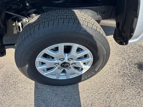 Used 2025 Toyota Tacoma SR5 AWD/4WD image 11