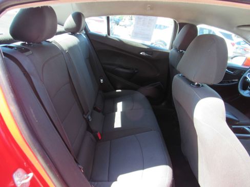 Used 2018 Chevrolet Cruze LS FWD image 13