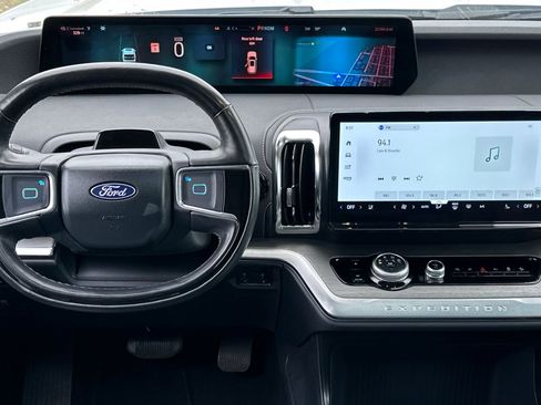 Used 2025 Ford Expedition Max Platinum AWD/4WD image 13