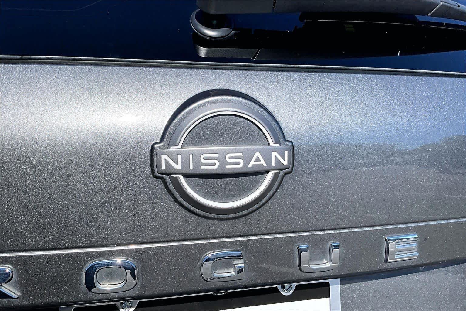 Used 2023 Nissan Rogue SV FWD image 31