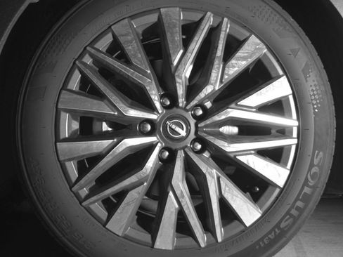 Used 2025 Nissan Altima 2.5 SV FWD image 14
