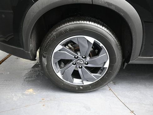 Used 2025 Nissan Rogue SV FWD image 16