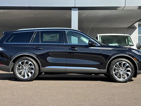 New 2025 Lincoln Aviator Reserve w/ Luxury Package RWD image 2