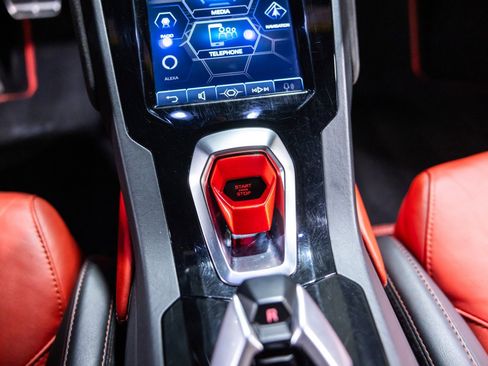Used 2021 Lamborghini Huracan EVO RWD image 44
