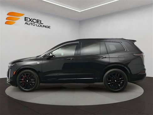 Used 2022 Cadillac XT6 Sport w/ LPO, ONYX Package image 2