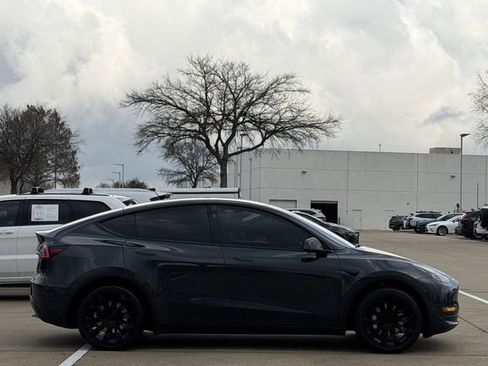 Used 2024 Tesla Model Y Long Range image 3