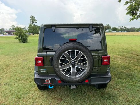 Used 2023 Jeep Wrangler Unlimited Sahara w/ Cold Weather Group AWD/4WD image 6