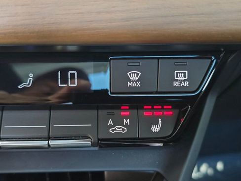Used 2022 Audi e-tron GT Premium Plus AWD/4WD image 16