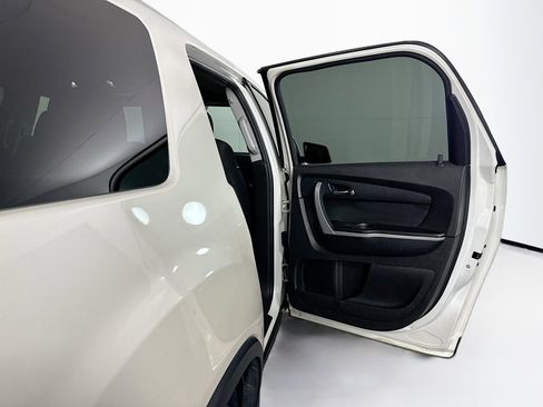 Used 2012 GMC Acadia SLE image 32