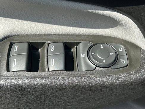 Used 2024 Chevrolet Equinox LT image 31