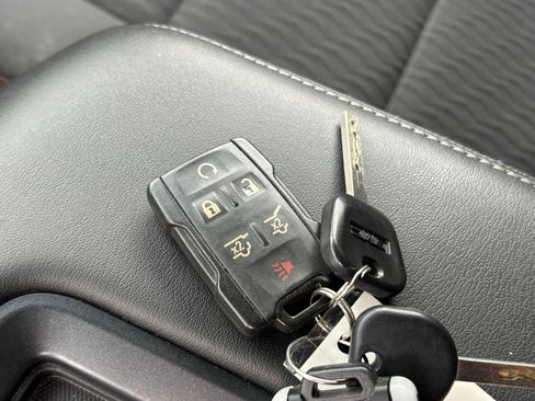 Used 2016 GMC Yukon SLE w/ HD Trailering Package image 28