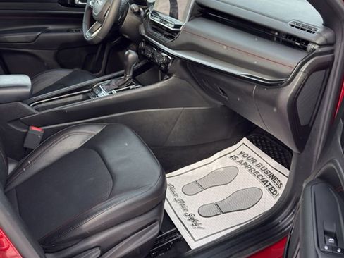 Used 2025 Jeep Compass Trailhawk image 14