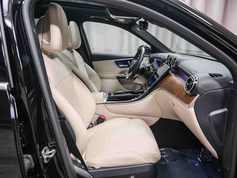 Used 2024 Mercedes-Benz GLC 300 4MATIC image 22