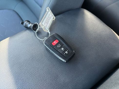 Used 2025 Toyota RAV4 XLE image 22