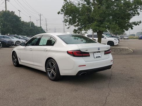 Used 2023 BMW 530i xDrive w/ Premium Package AWD/4WD image 3