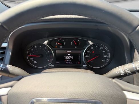 Used 2023 GMC Acadia SLT FWD image 11