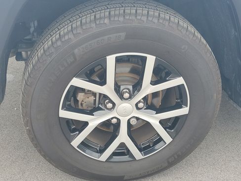 Used 2024 Jeep Grand Cherokee Limited AWD/4WD image 6