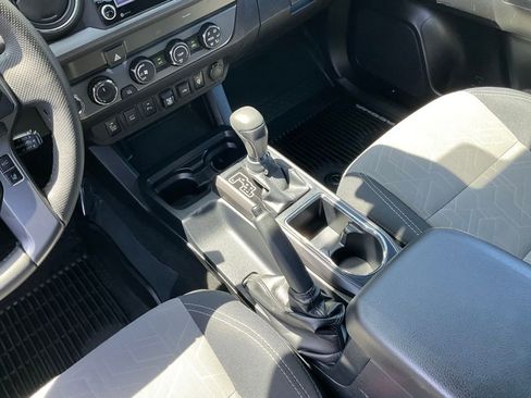 Used 2020 Toyota Tacoma TRD Off-Road w/ Technology Package AWD/4WD image 43