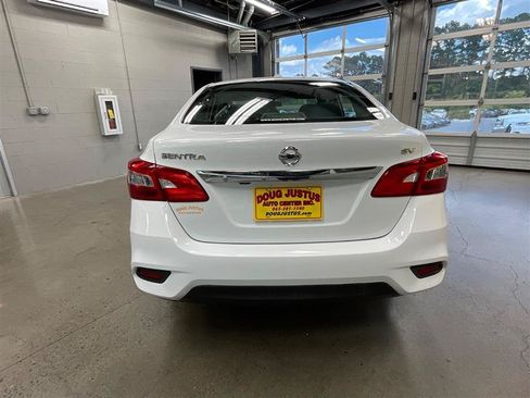 Used 2019 Nissan Sentra SV FWD image 4