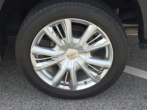 Used 2022 Chevrolet Silverado 1500 High Country w/ High Country Premium Package AWD/4WD image 10