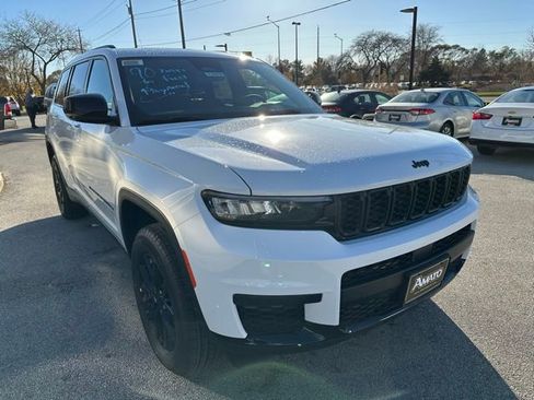 New 2025 Jeep Grand Cherokee L Altitude AWD/4WD image 4