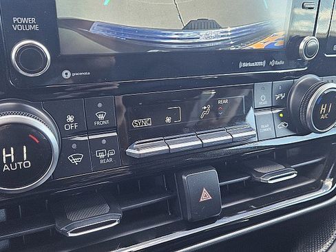 Used 2022 Toyota Highlander XLE image 13