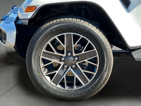 Used 2022 Jeep Wrangler Unlimited Sahara image 31