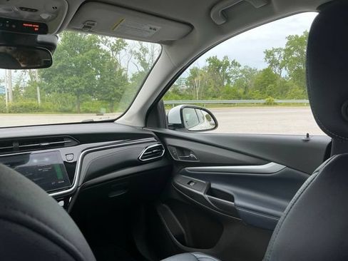 Used 2022 Chevrolet Bolt EUV LT w/ Convenience Package FWD image 28