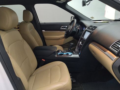 Used 2016 Ford Explorer Limited image 21