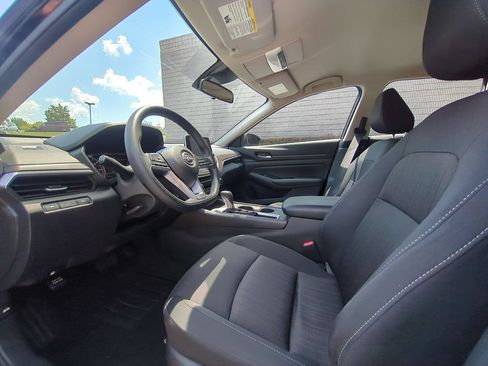 Used 2025 Nissan Altima 2.5 SV FWD image 15