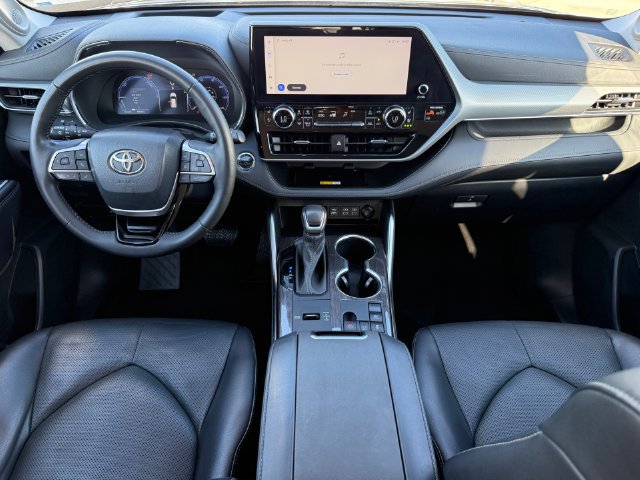 Used 2023 Toyota Highlander Platinum FWD image 22