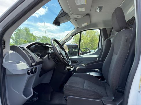 Used 2016 Ford Transit 250 130 Low Roof RWD image 9