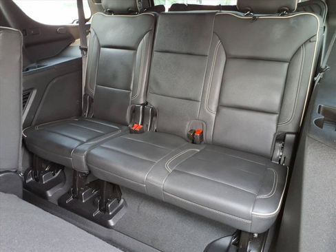 Used 2024 GMC Yukon SLT AWD/4WD image 16