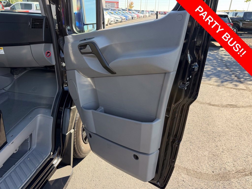 Used 2011 Mercedes-Benz Sprinter 2500 image 32